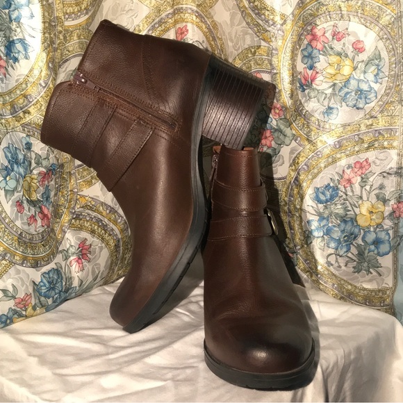 Clarks Women's Hollis Pearl Leather Bootie SIZE 11M - Picture 1 of 10